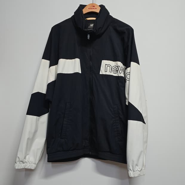 뉴발란스 블랙/화이트 바람막이 자켓 점퍼