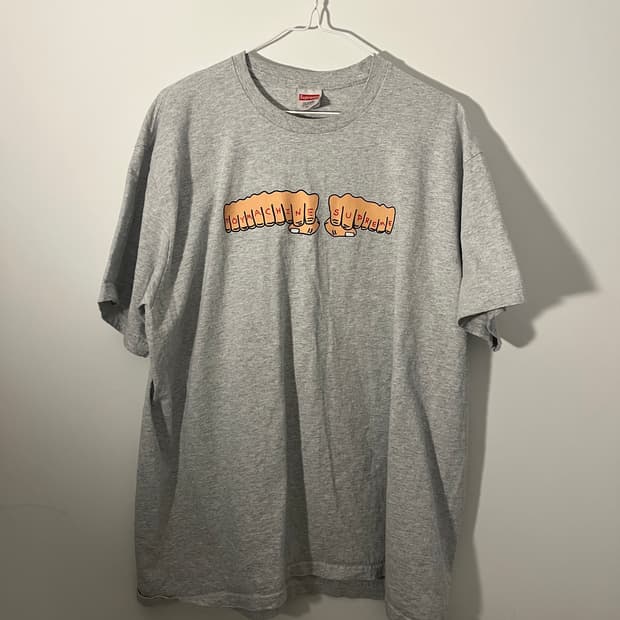 슈프림 토이머신 피스트 티셔트 반팔티 -애쉬 그레이