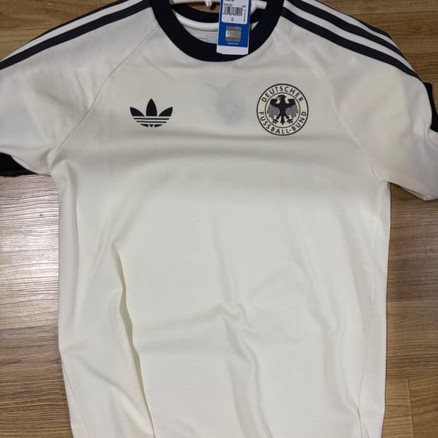 아디다스 반팔 새 상품