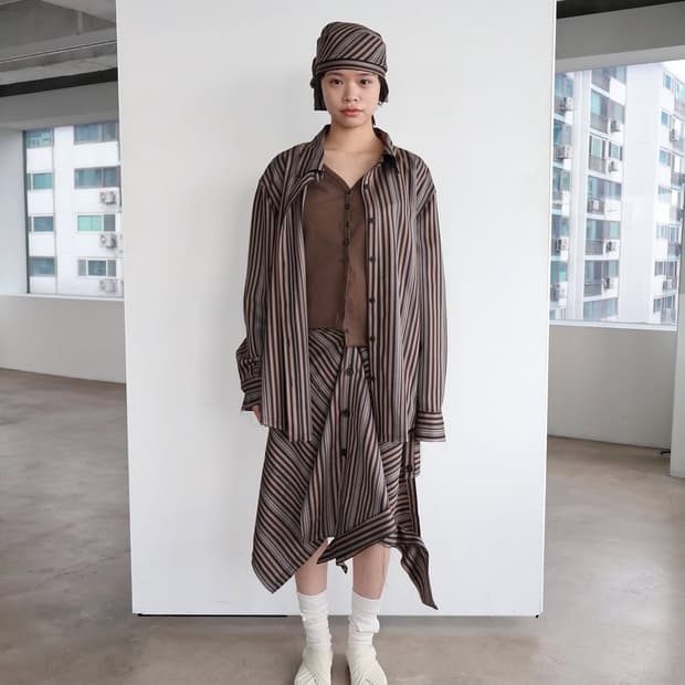 0tape STRIPE BUTTON WRAP SKIRT-BROWN