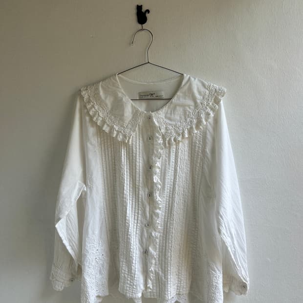 펀칭 블라우스 셔츠