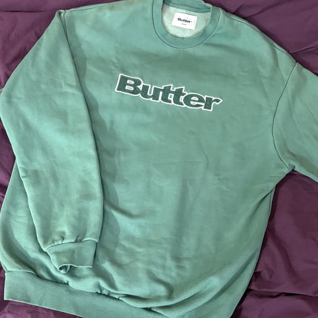 버터 굿즈 맨투맨 M
