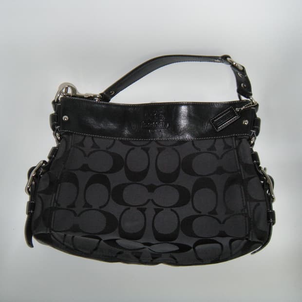 코치 시그니처 버클 숄더백 블랙