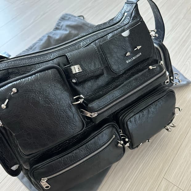 발렌시아가 수퍼비지 피어싱 메신저백