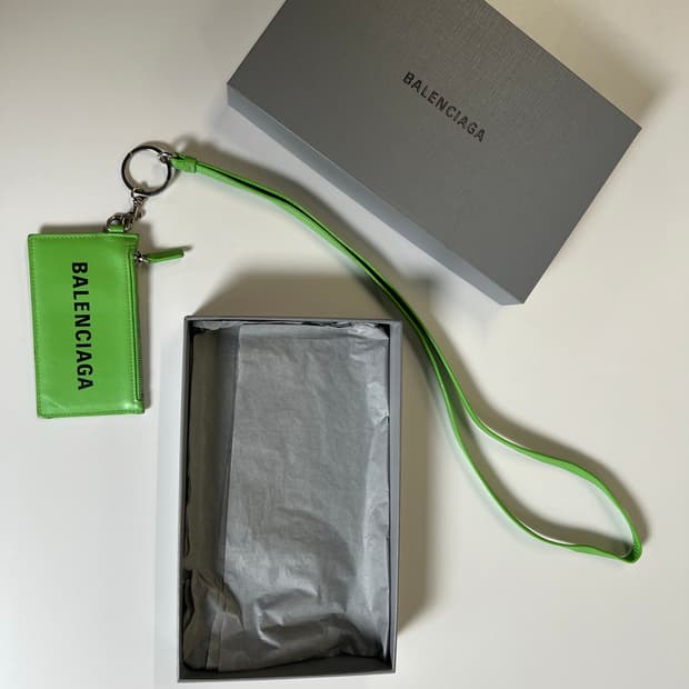 발렌시아가 지퍼 키링 카드지갑 라임그린