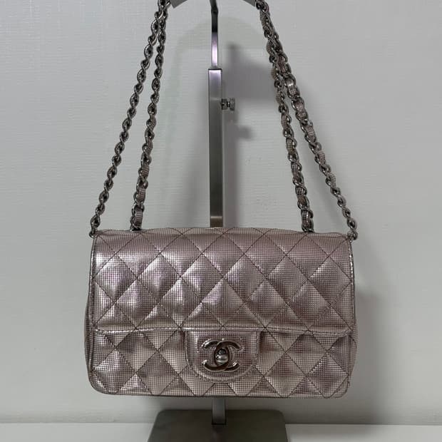 샤넬 클래식 뉴미니 메탈릭핑크 플랩백