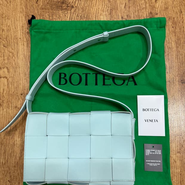 보테가베네타 맥시 카세트백