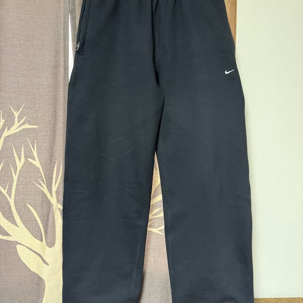 나이키 솔로 스우시 오픈헴 펜츠 S 사이즈 팝니다