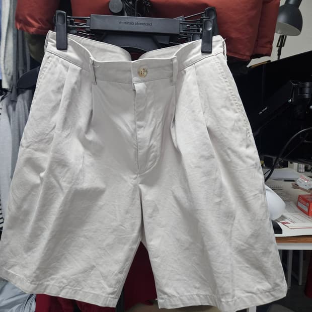 우드비 투턱 치노 하프팬츠