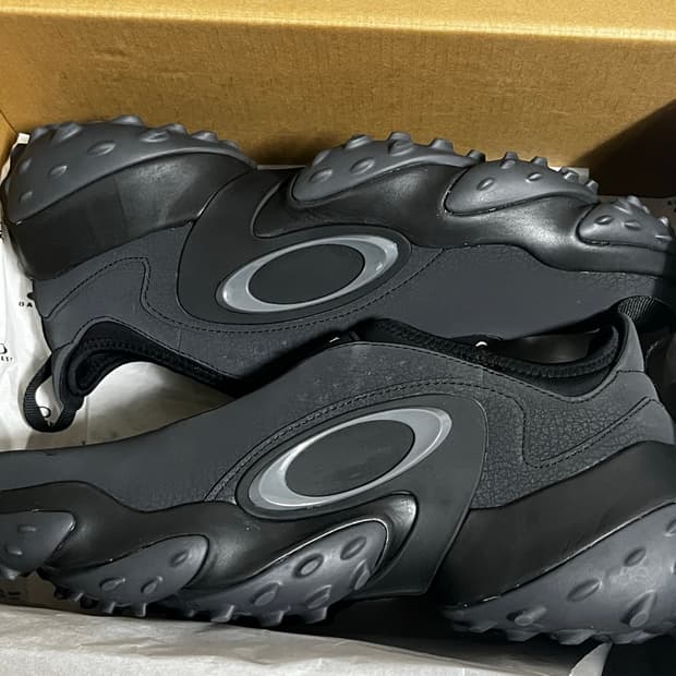 오클리 엣지 아이콘 블랙아웃