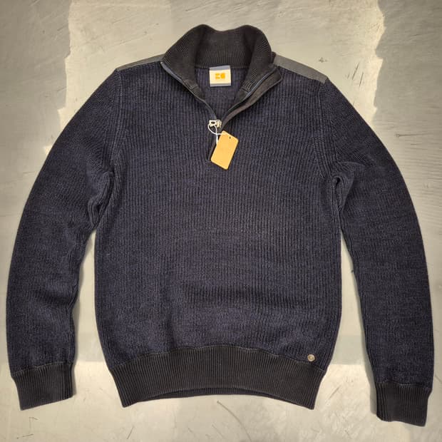 휴고보스쿼터 짚업 니트