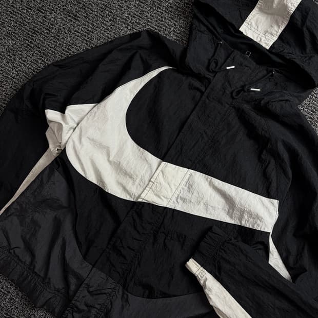 나이키 신형 빅스우시 나일론 메탈 바람막이 1442