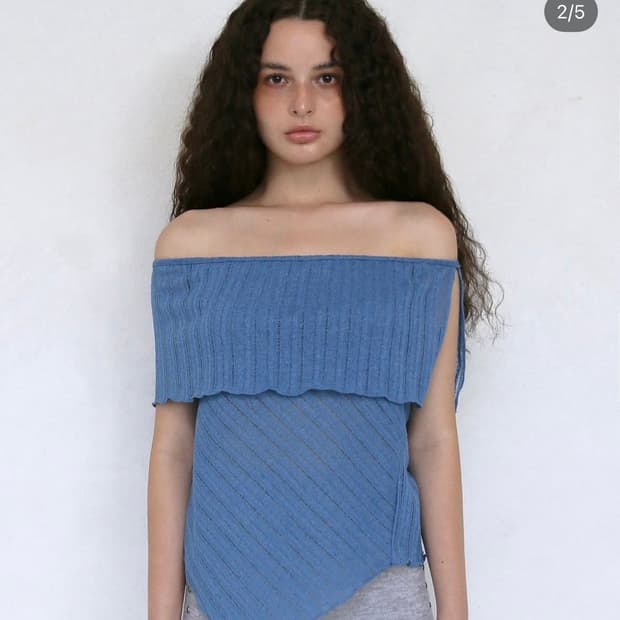 폴리수엠 polysooem 펀치 레이스 오프숄더 탑 (블루)