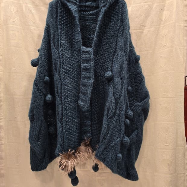 한섬 마인 MINE 폼폼 니트 후드 숄  프리사이즈