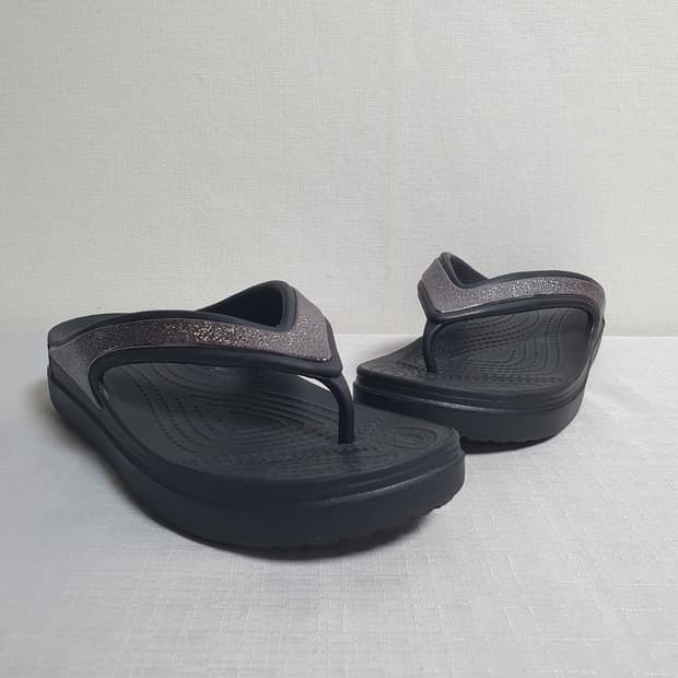 무료배송 240mm 크록스 쪼리 슬론 샤인 블랙 실버 플립플랍