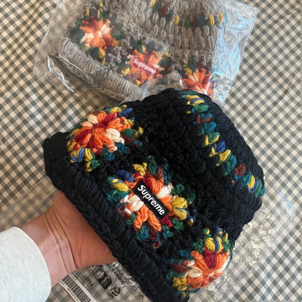 슈프림 크로셰 비니 블랙 - 25SS