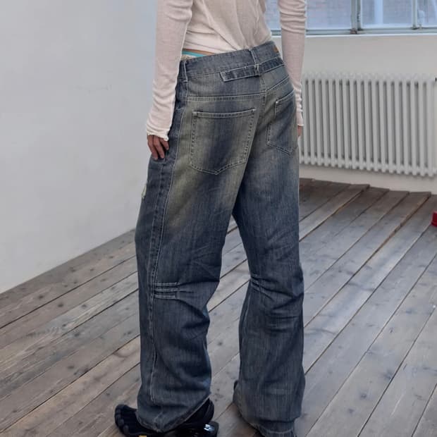 포르테나 데님 CINCH BACK CURVED JEANS-BLUE