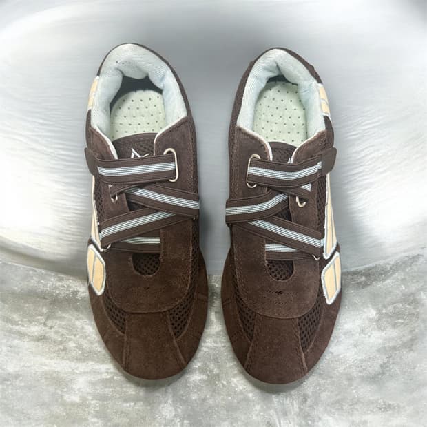 La Gear Suede Sneakers