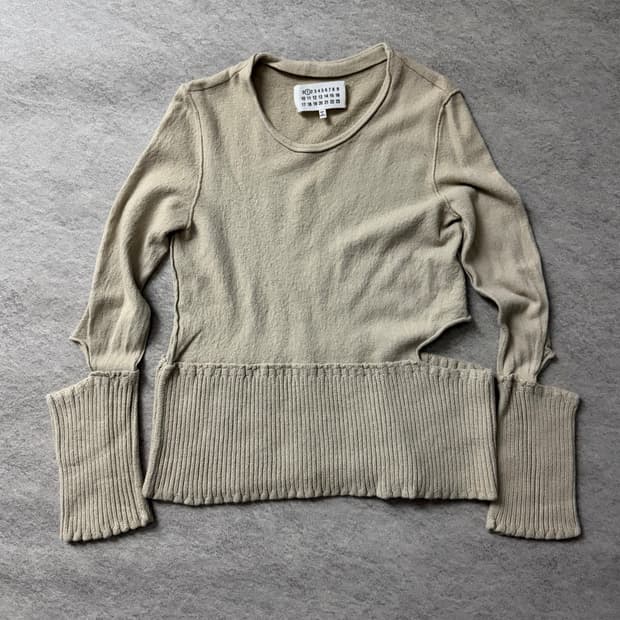 마르지엘라 컷아웃 스티치 니트