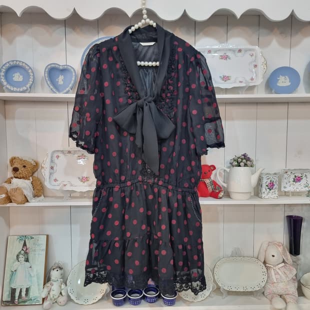 엑시즈팜 플로키 도트 쉬폰 리본 원피스