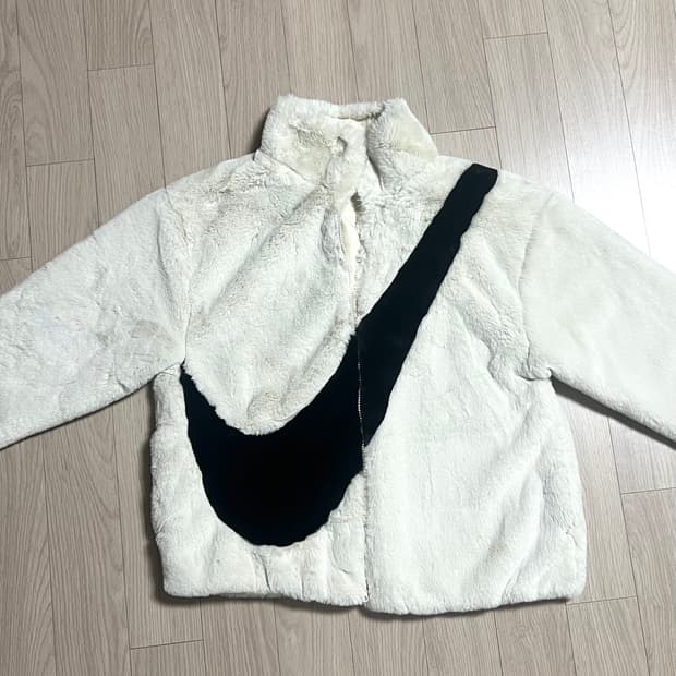 나이키 NSW 포우 퍼 자켓 Fossil M