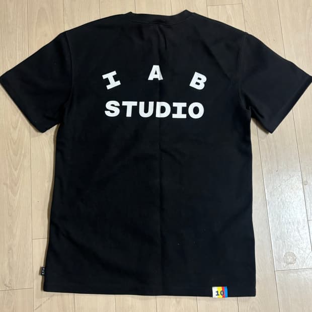 아이앱 스튜디오 10주년 기념 반팔 티셔츠 블랙