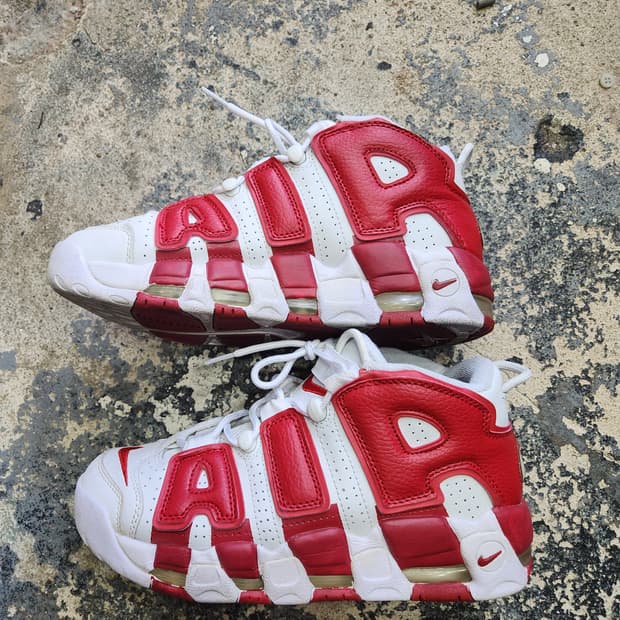 나이키 업템포 에어모어 불스 260mm

