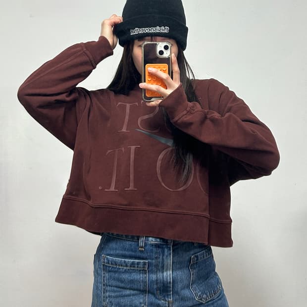 나이키 우먼스 드라이핏 겟 핏 크롭 맨투맨 브라운