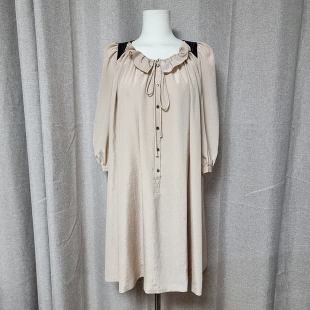 마쥬 maje 프릴카라 원피스 (55) 상태최상