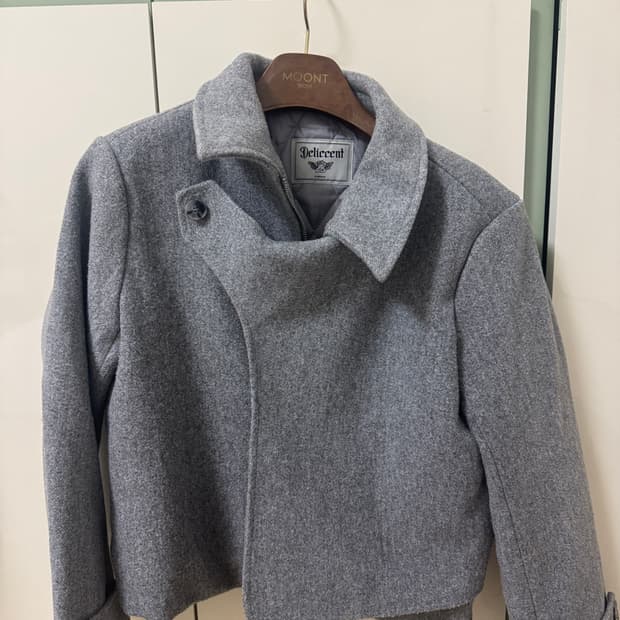 델리센트 엠버 카라 코트