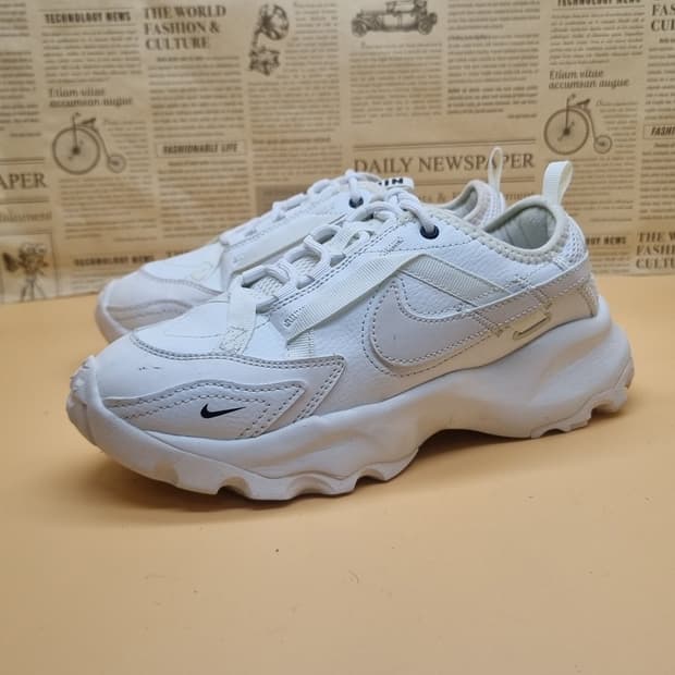 나이키 TC7900 운동화 245