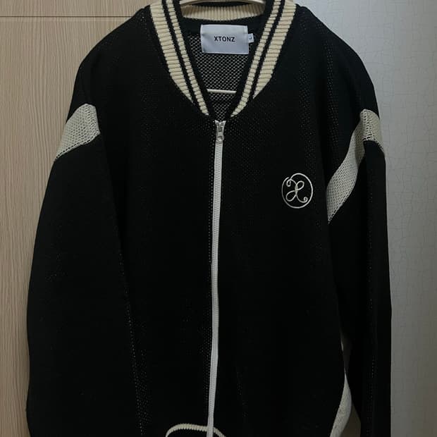 엑스톤즈 니트 가디건 판매합니다.