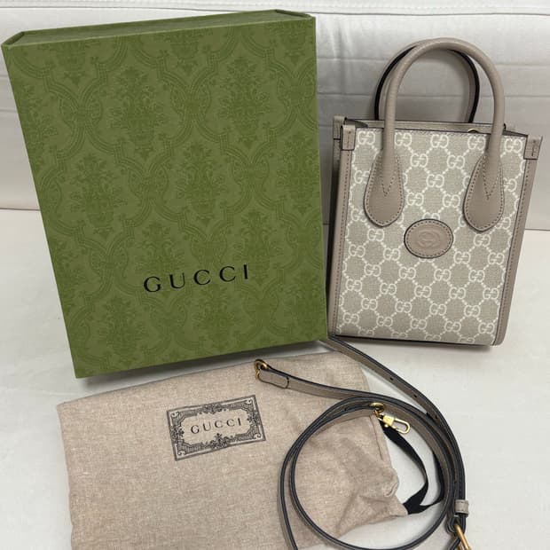 구찌 인터로킹 G 미니 토트백 베이지