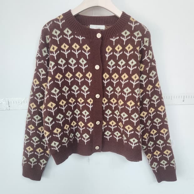 지고트 플라워 패턴 가디건