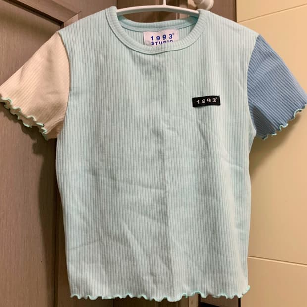 1993 studio 배색 프릴 크롭 티셔츠