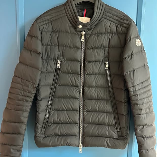 몽클레어 아미오 남성 블랙 패딩