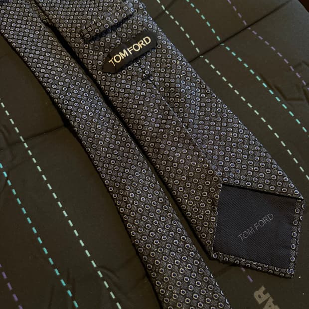 톰포드 마이크로닷 자카드 넥타이 판매 합니다.