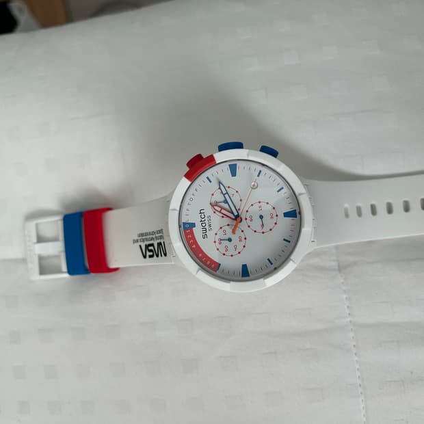 스와치 나사 콜라보