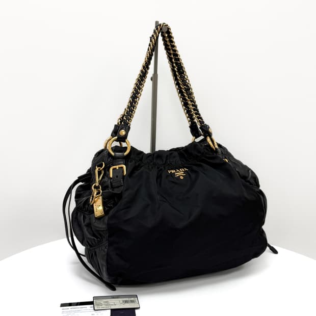 프라다 테수토 나파 고프레 체인 숄더백