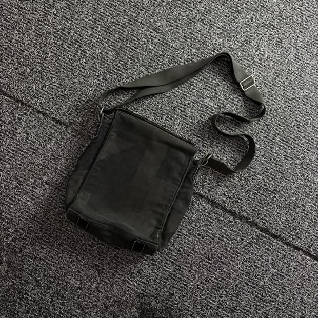 DKNY 올드스쿨 미신저백 크로스백 3810