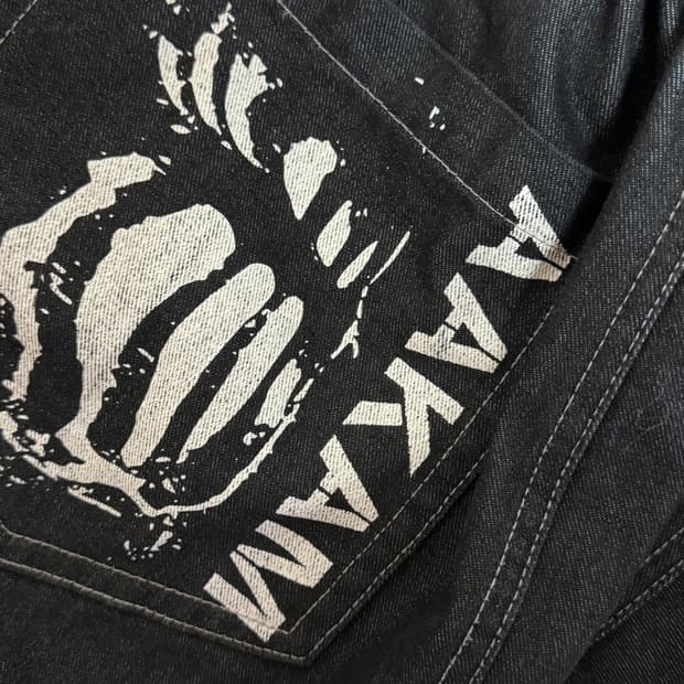 아캄 Knee Pin-tuck Printed Denim Pants 2