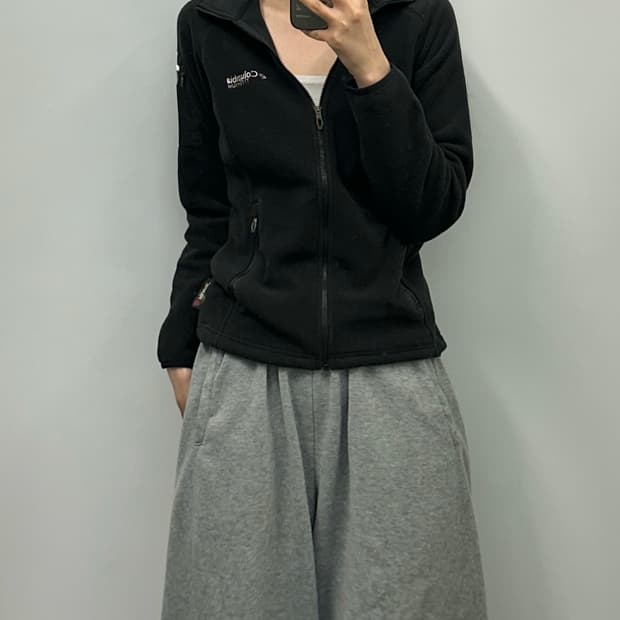 컬럼비아 자수로고 블랙 플리스 자켓