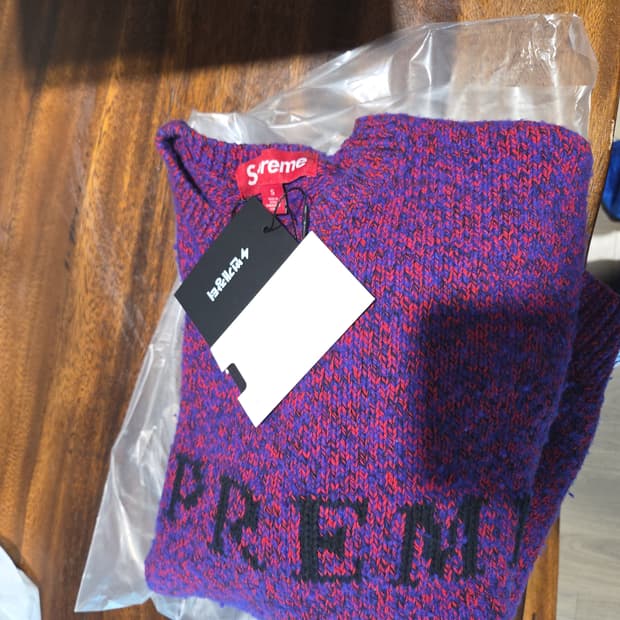 슈프림 니트 스웨터 S사이즈 (25ss)