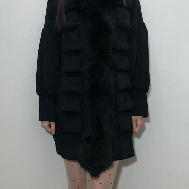 빈티지 블랙 퍼 디테일 코트