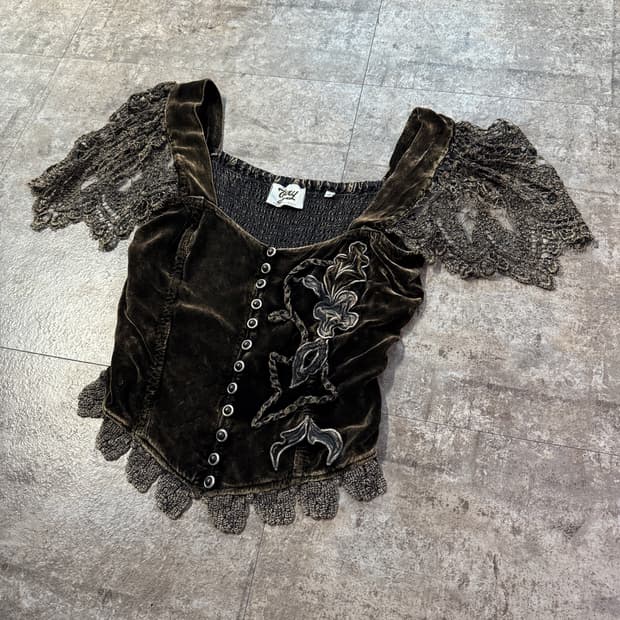 벨벳 페어리 버튼 탑