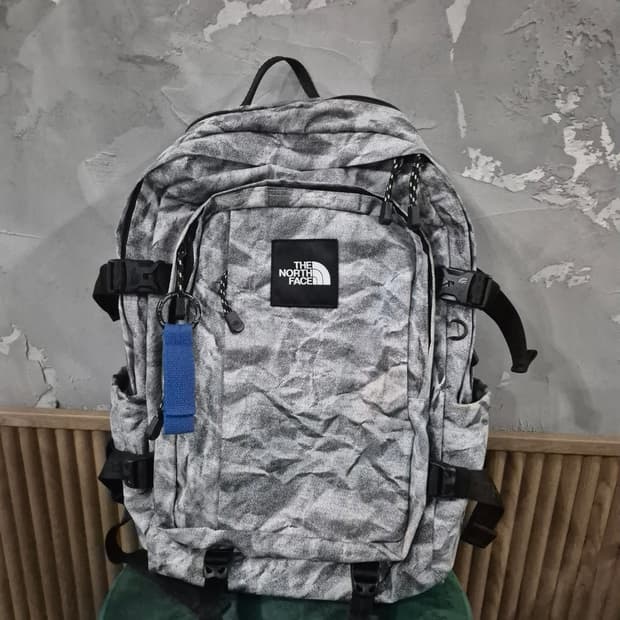 노스페이스 프린트 백팩
- 모델명은 NM2DN06K