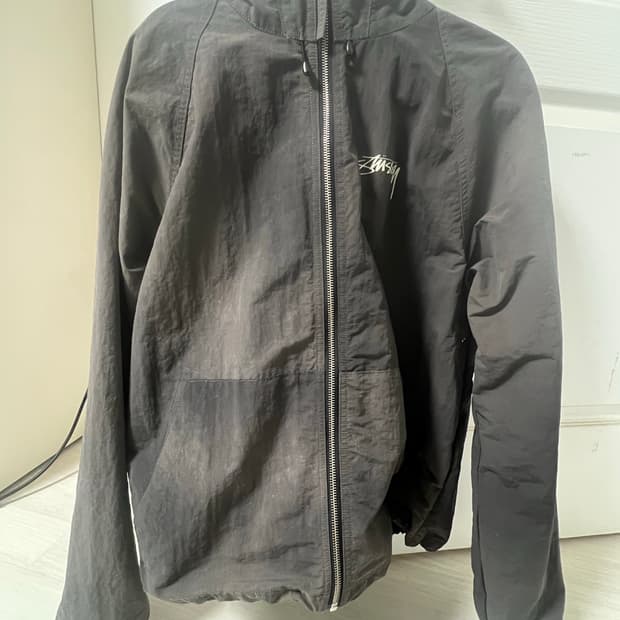 스투시 바람막이