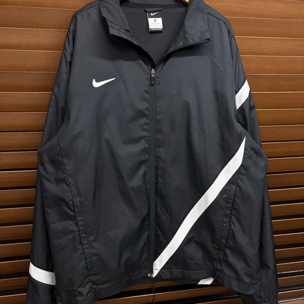 나이키 솔로스우시 블랙 바람막이 자켓