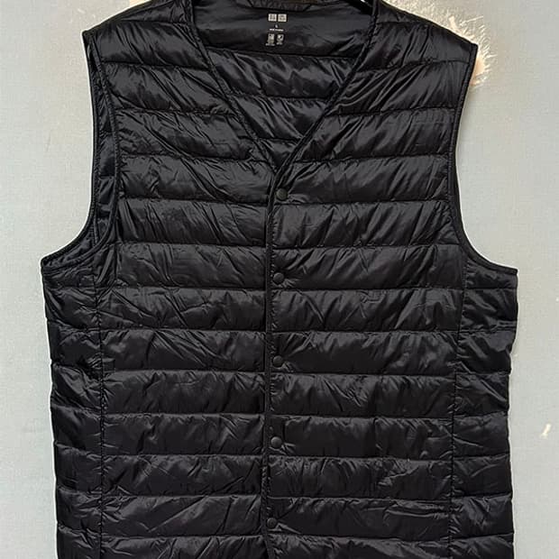 유니클로 남자 경량패딩조끼 새상품 덕다운 M 95