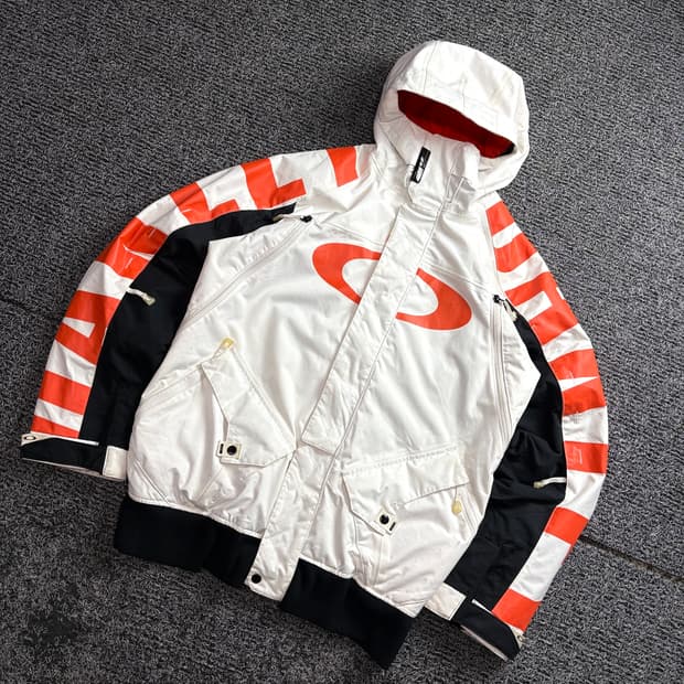 오클리 아이콘 빅로고 올드스쿨 마그네틱 버튼 바람막이 3200